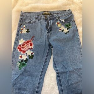 E M B R O I D E R E D  F L O W E R  J E A N S